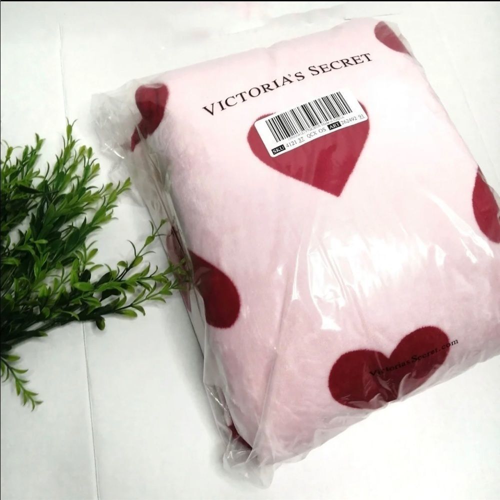 Victoria’s Secret Sherpa Heart Blanket
